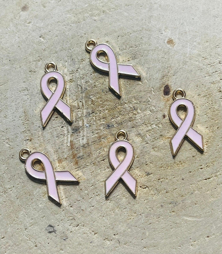 Lot de 5 breloques Ruban rose pour bracelet (2) - Les bijoux de Théa