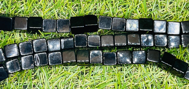 Lot de 5 Perles naturelles en Agate noire en forme de cube - Les bijoux de Théa