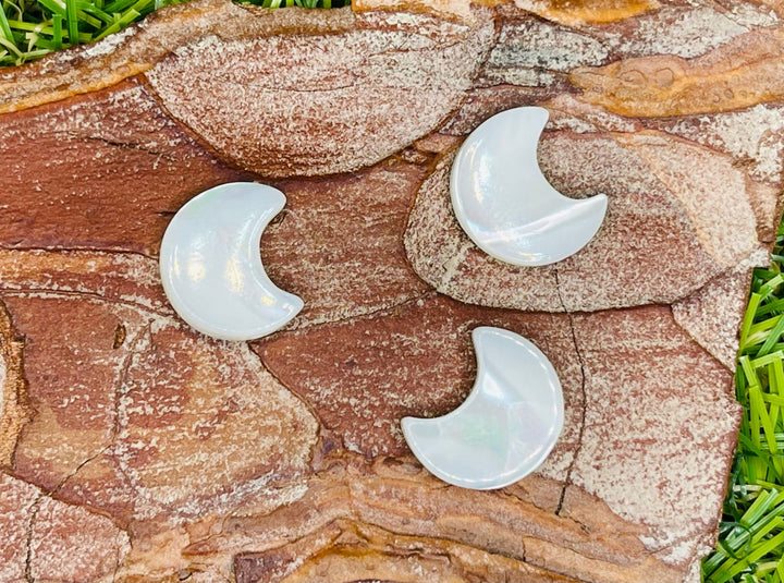 Lot de 5 Perles naturelles en Nacre en forme de Lune - Les bijoux de Théa