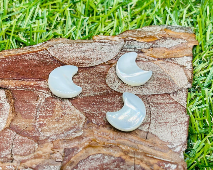 Lot de 5 Perles naturelles en Nacre en forme de Lune - Les bijoux de Théa