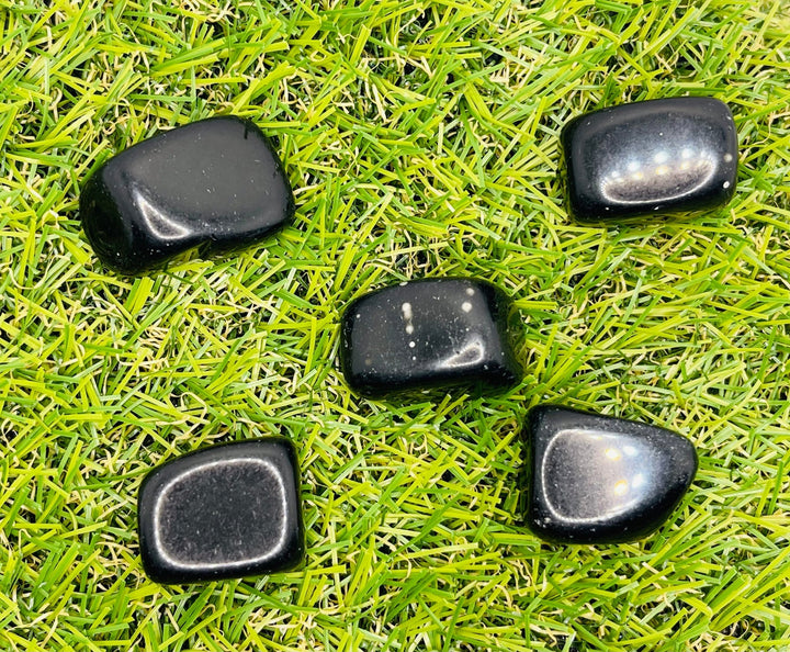 Lot de 5 pierres roulées naturelles en Obsidienne - Les bijoux de Théa