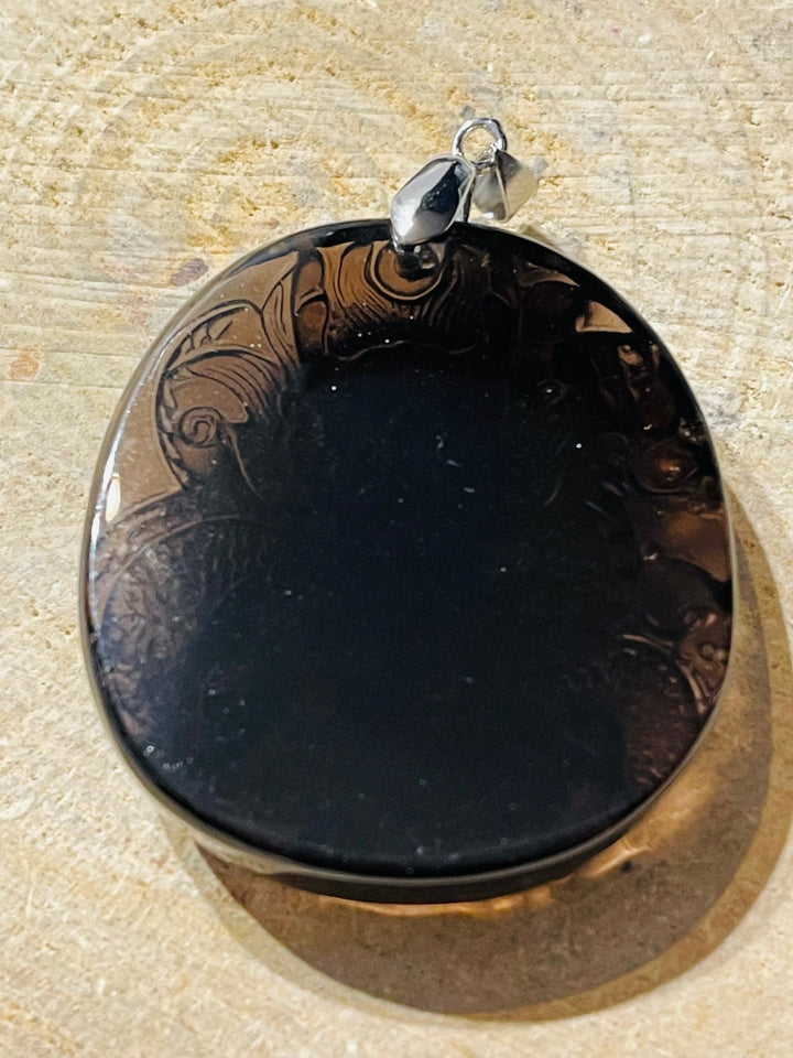 Magnifique pendentif amulette en obsidienne avec dragon en relief (2) - Les bijoux de Théa