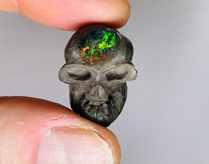 Magnifique skull en Opale mexicaine sur Rhyolite - Les bijoux de Théa