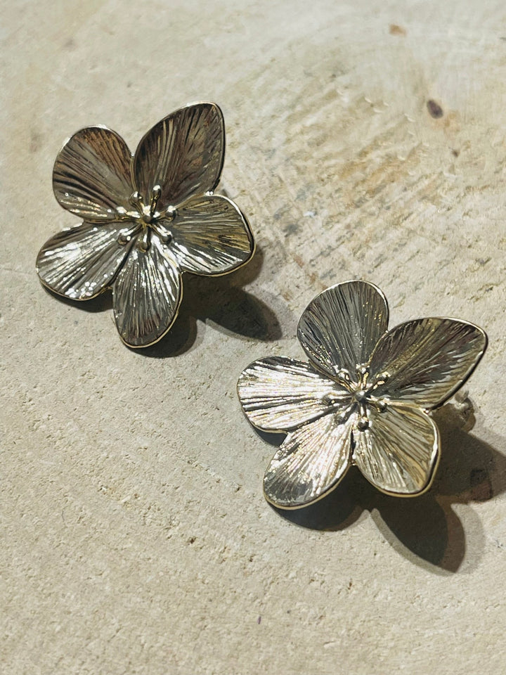 Paire de boucles d’oreilles dorée Fleur - Les bijoux de Théa