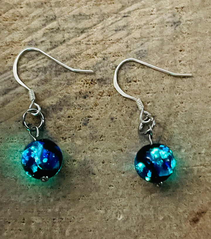 Paire de boucles d'oreilles en Argent 925 et perles Lumineuses bleues - Les bijoux de Théa