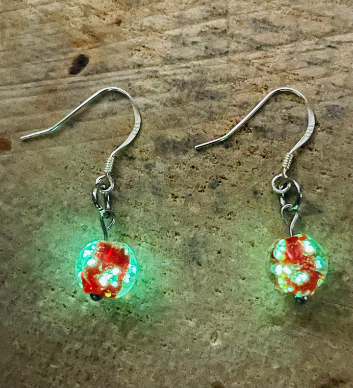 Paire de boucles d'oreilles en Argent 925 et perles Lumineuses rouge - Les bijoux de Théa