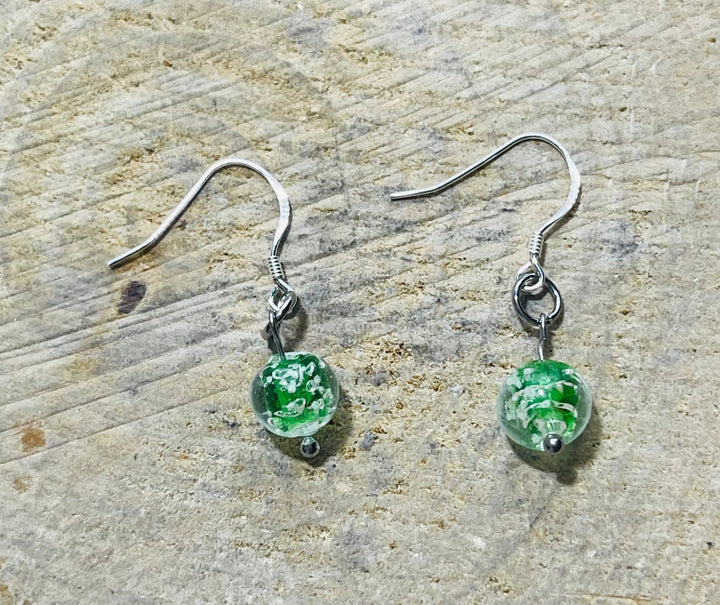 Paire de boucles d'oreilles en Argent 925 et perles Lumineuses vertes - Les bijoux de Théa