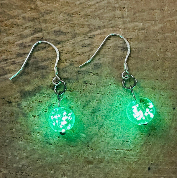 Paire de boucles d'oreilles en Argent 925 et perles Lumineuses violettes roses - Les bijoux de Théa