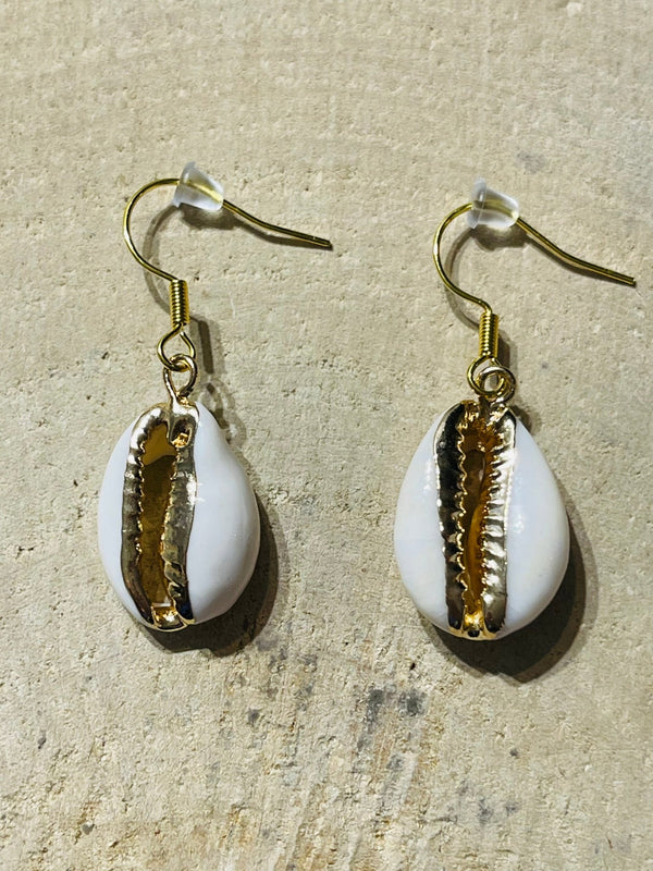 Paire de Boucles d’oreilles en Cauri doré et plaqué or - Les bijoux de Théa