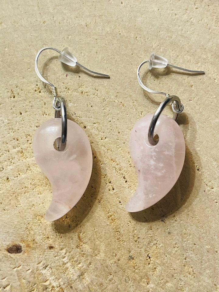 Paire de Boucles d’oreilles Magatama en Quartz rose et Argent 925 - Les bijoux de Théa