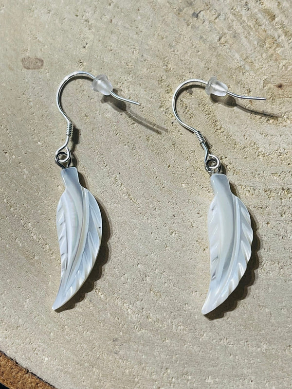 Paire de Boucles d’oreilles Plume en Argent 925 et en Nacre - Les bijoux de Théa