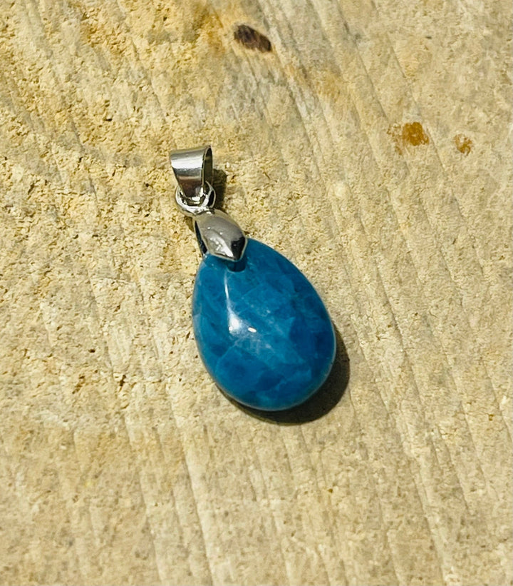 Pendentif Apatite en forme goutte d’eau - Les bijoux de Théa