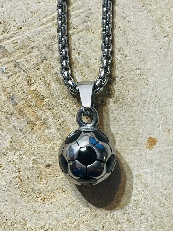 Pendentif ballon de foot avec sa chaîne - Les bijoux de Théa