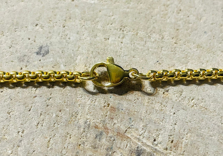 Pendentif ballon de foot doré avec sa chaîne - Les bijoux de Théa