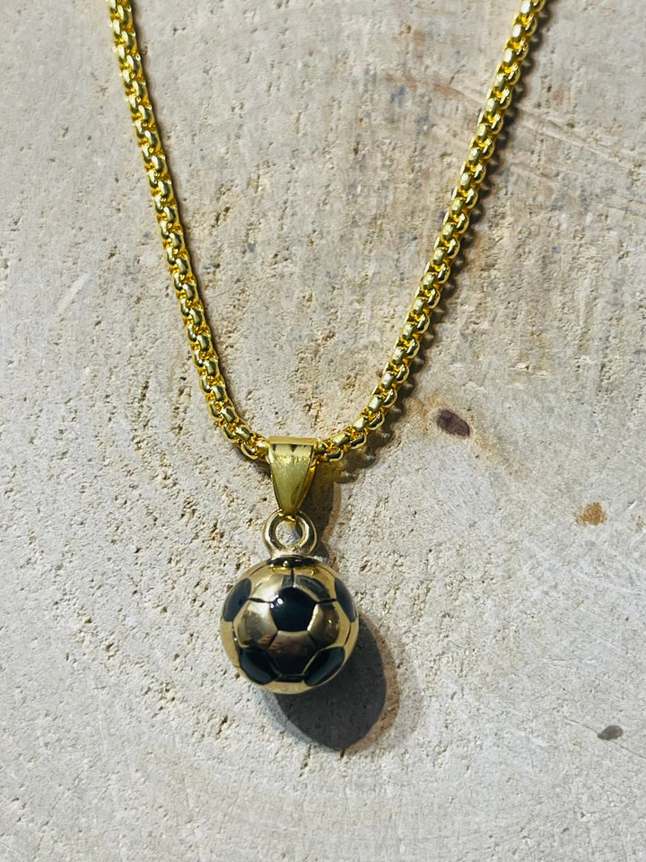 Pendentif ballon de foot doré avec sa chaîne - Les bijoux de Théa