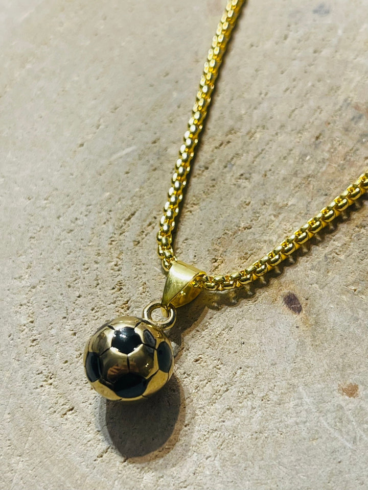 Pendentif ballon de foot doré avec sa chaîne - Les bijoux de Théa