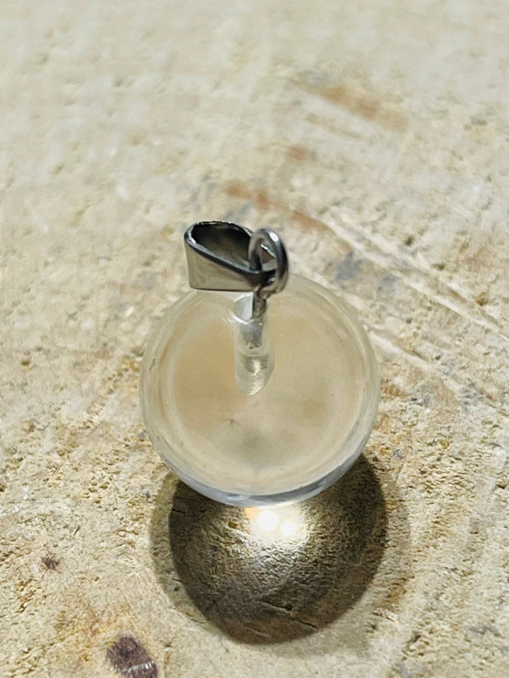 Pendentif boule en Cristal de roche (quartz) - Les bijoux de Théa