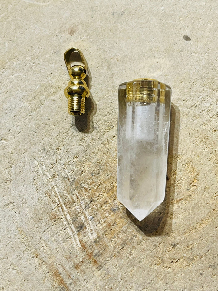 Pendentif Bouteille de parfum en Cristal de roche - Les bijoux de Théa