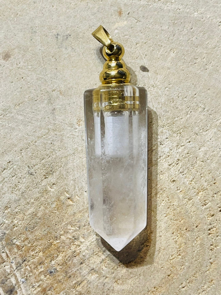 Pendentif Bouteille de parfum en Cristal de roche - Les bijoux de Théa