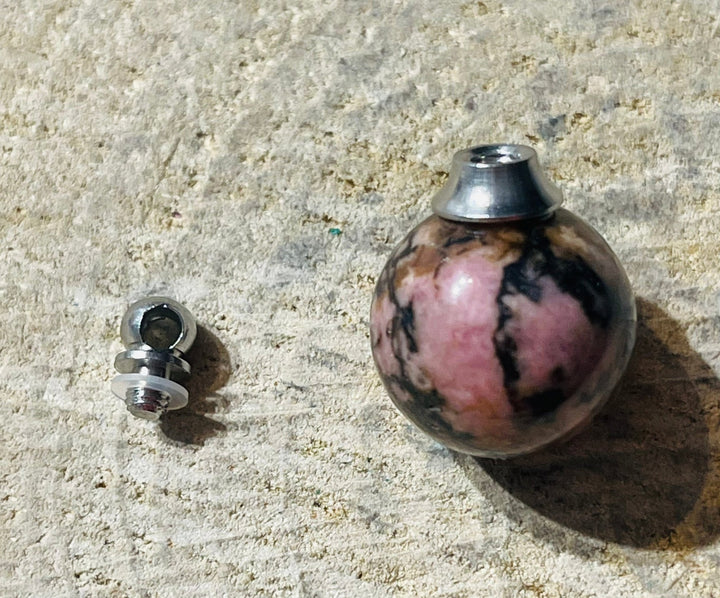 Pendentif Bouteille de parfum en pierre naturelle Rhodonite - Les bijoux de Théa