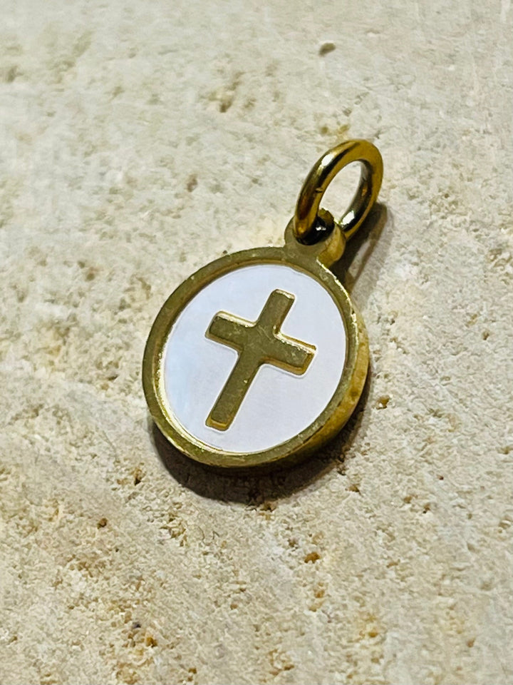 Pendentif / breloque Croix en Nacre - Les bijoux de Théa