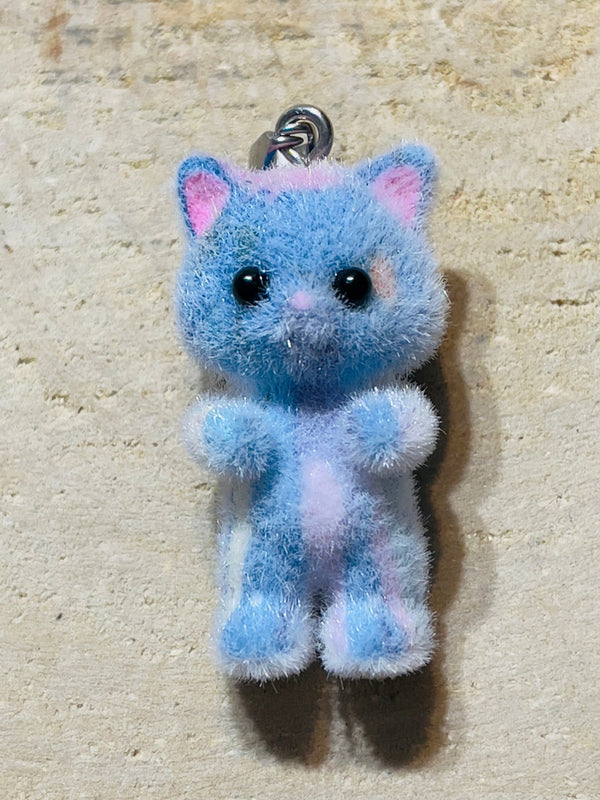 Pendentif Chat feutrine bleu jaune rose - Les bijoux de Théa