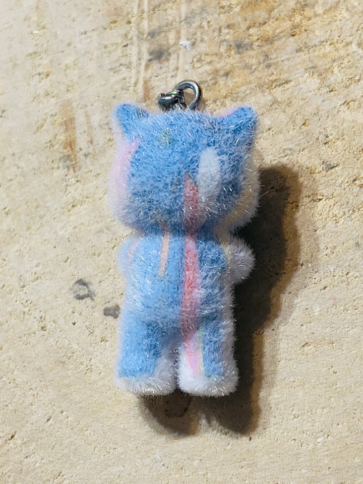 Pendentif Chat feutrine bleu jaune rose - Les bijoux de Théa