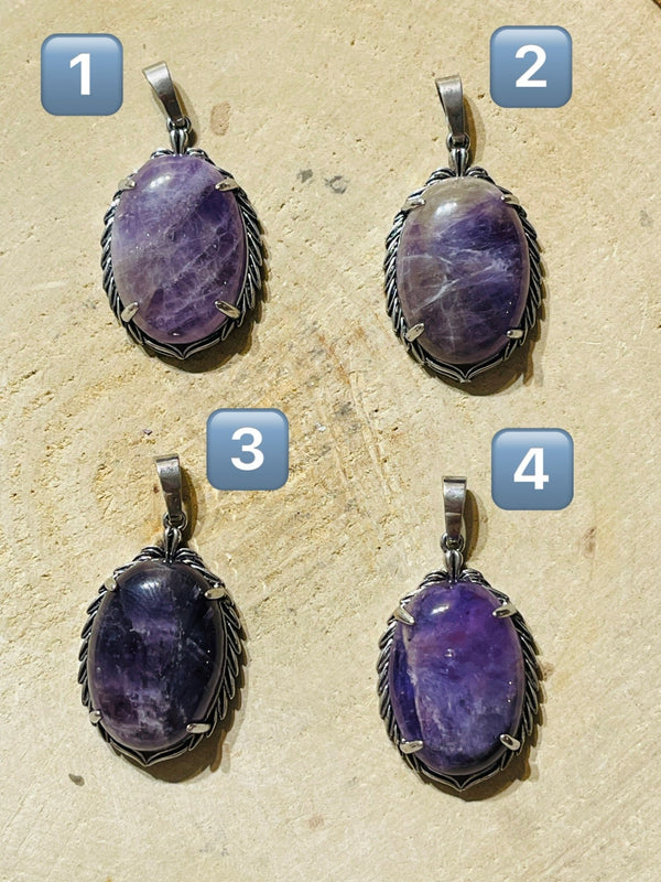 Pendentif en Amethyste avec décor de plumes - Les bijoux de Théa