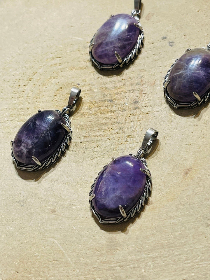 Pendentif en Amethyste avec décor de plumes - Les bijoux de Théa