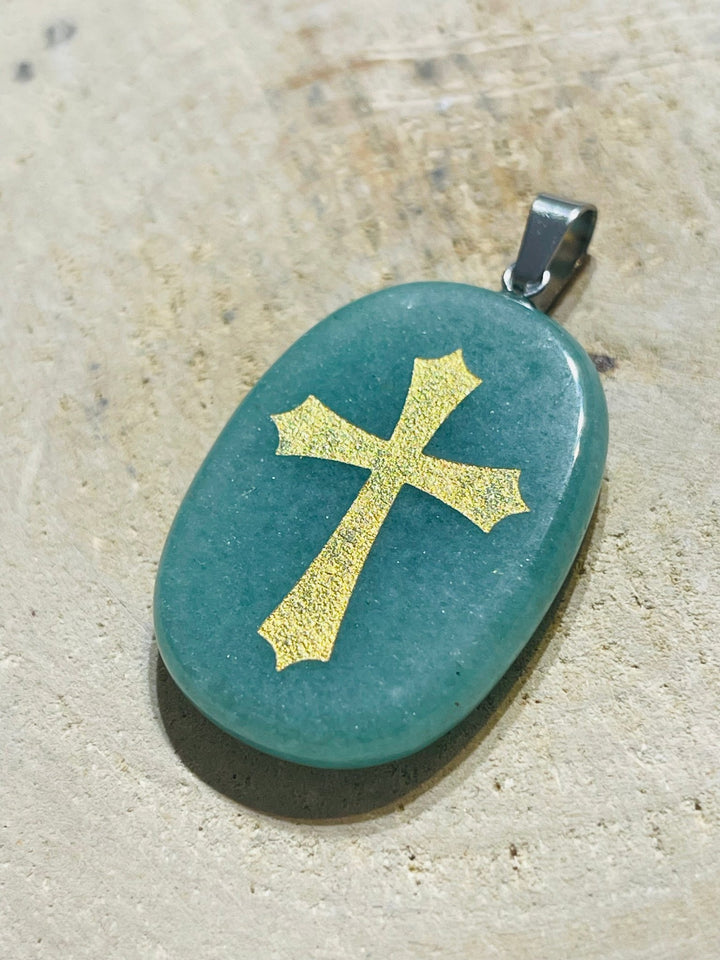 Pendentif en Aventurine verte et croix dorée - Les bijoux de Théa
