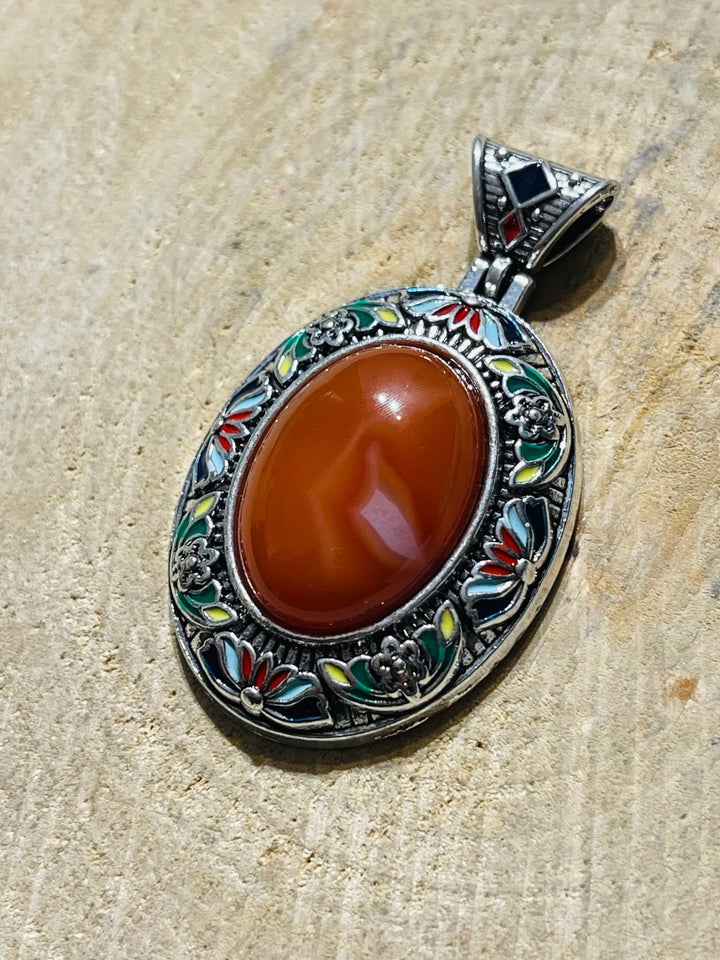 Pendentif en Cornaline et en émaux - Les bijoux de Théa