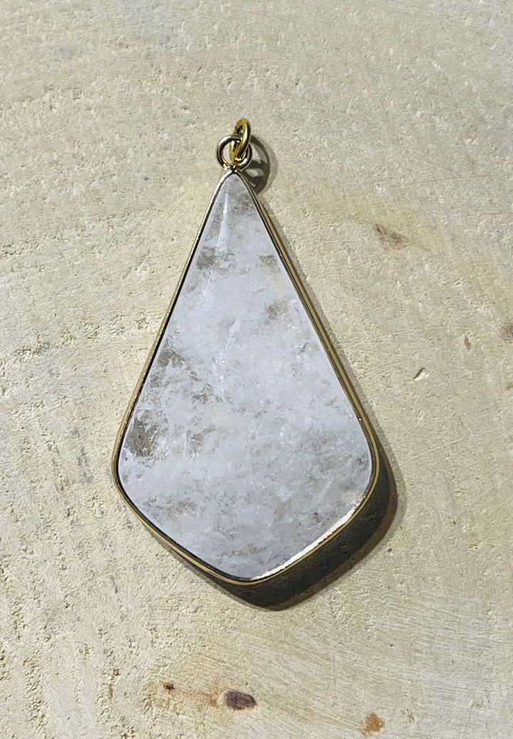 Pendentif en Cristal de roche (quartz) - Les bijoux de Théa