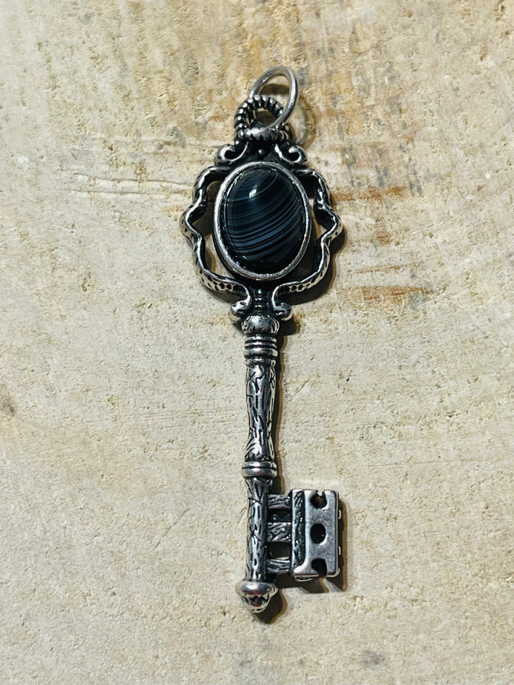 Pendentif en forme de clé et en Agate - Les bijoux de Théa