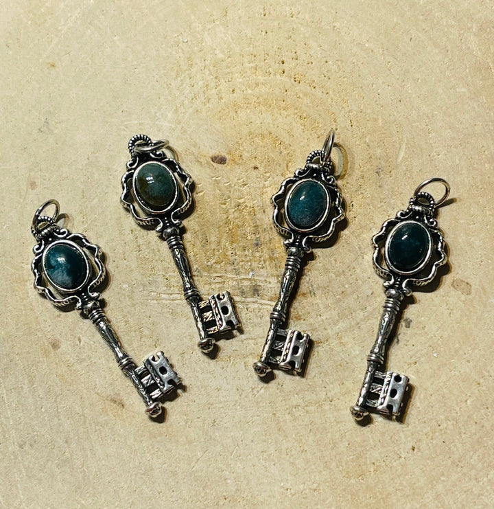 Pendentif en forme de clé et en Agate mousse - Les bijoux de Théa