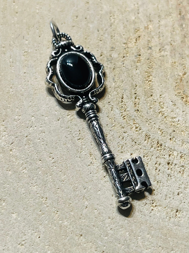Pendentif en forme de clé et en Onyx - Les bijoux de Théa