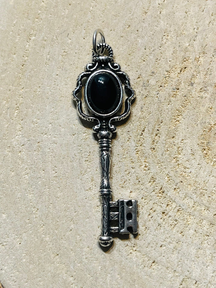 Pendentif en forme de clé et en Onyx - Les bijoux de Théa