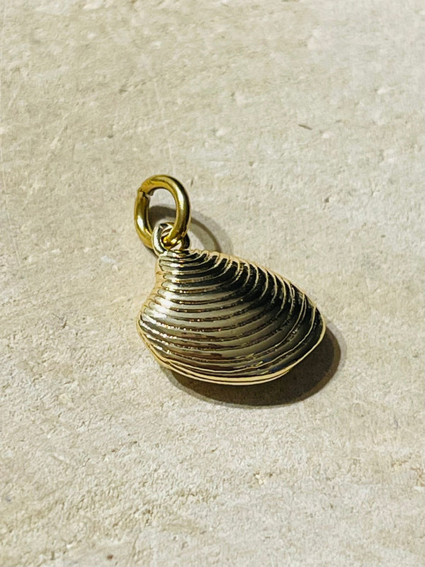 Pendentif en forme de coquillage - Les bijoux de Théa