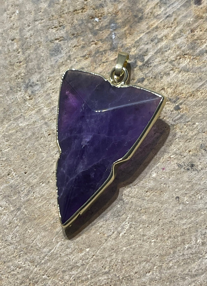 Pendentif en forme de flèche en améthyste - Les bijoux de Théa