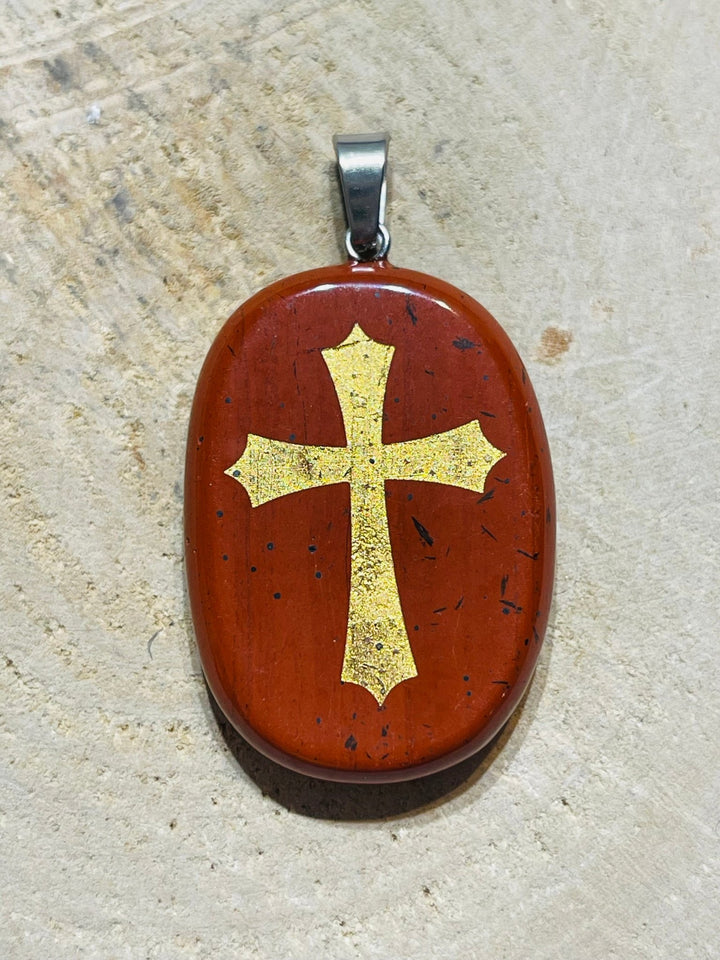 Pendentif en Jaspe rouge et croix dorée - Les bijoux de Théa