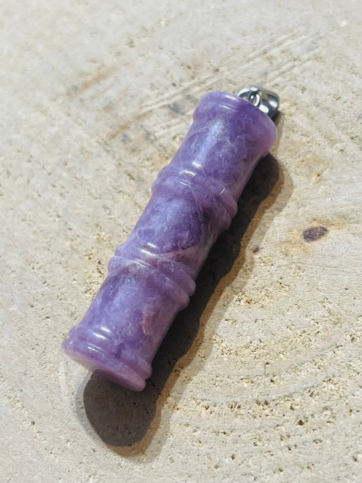 Pendentif en Lépidolite en forme de Bambou - Les bijoux de Théa