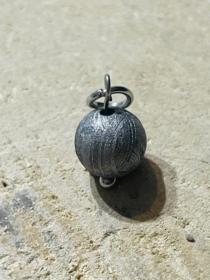 Pendentif en Météorite d’Aletai - Les bijoux de Théa