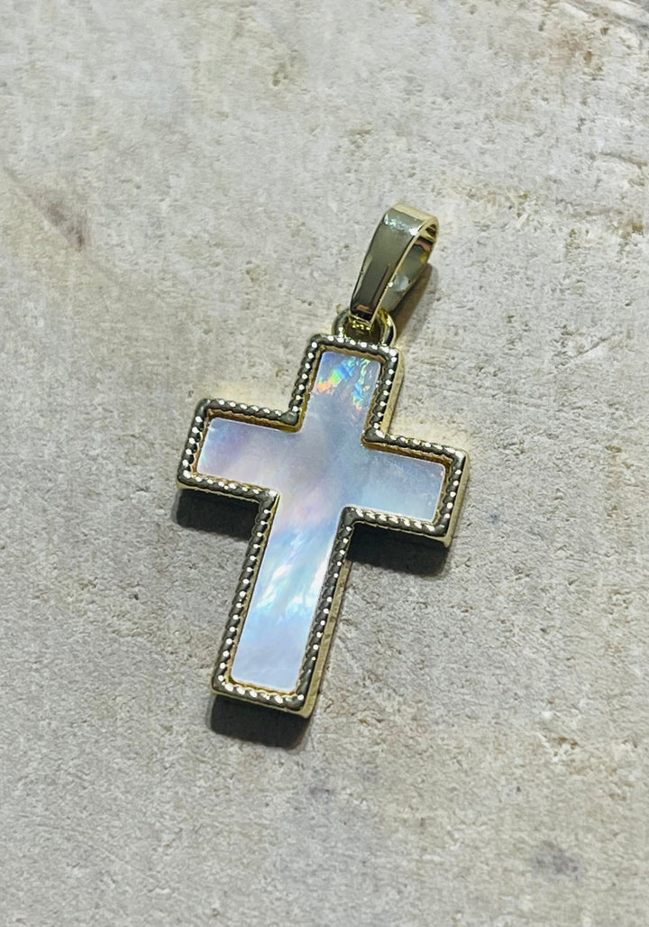Pendentif en Nacre en forme de croix dorée - Les bijoux de Théa