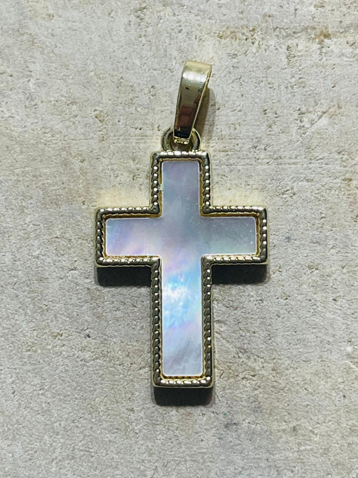 Pendentif en Nacre en forme de croix dorée - Les bijoux de Théa