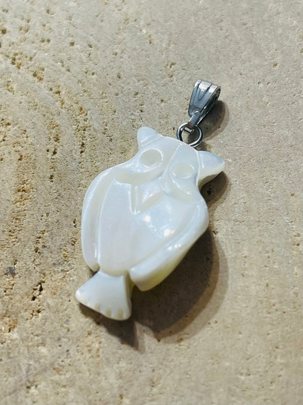 Pendentif en Nacre en forme de hibou - Les bijoux de Théa