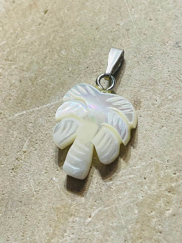 Pendentif en Nacre en forme de Palmier - Les bijoux de Théa