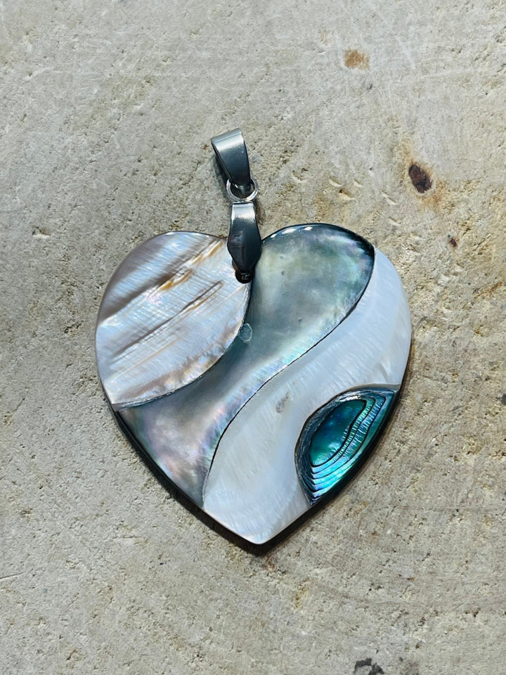 Pendentif en Nacre et Ormeau en forme de cœur - Les bijoux de Théa