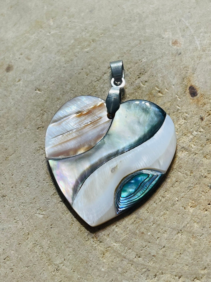 Pendentif en Nacre et Ormeau en forme de cœur - Les bijoux de Théa