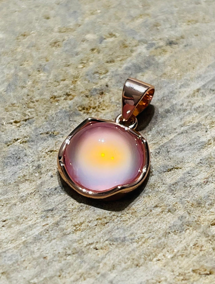 Pendentif en Quartz rose cabochon - Les bijoux de Théa