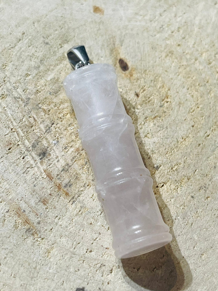 Pendentif en Quartz rose en forme de Bambou - Les bijoux de Théa
