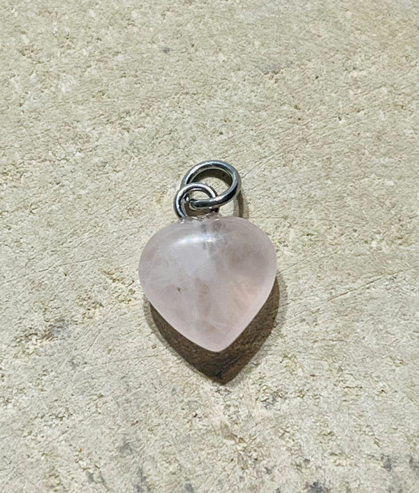 Pendentif en Quartz rose en forme de cœur - Les bijoux de Théa